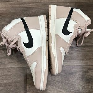Women’s Nike Dunks